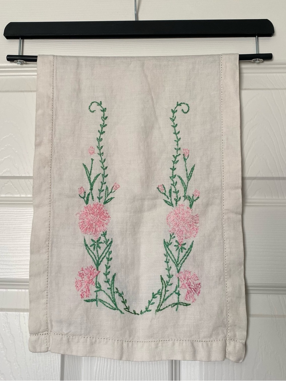 Vintage Embroidered Linen Table Runner Dresser Scarf Floral 33x11.5